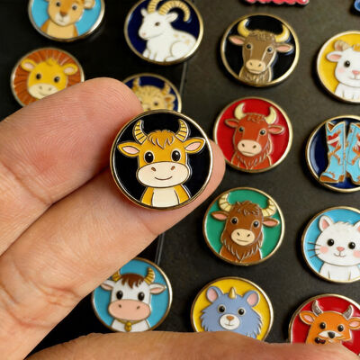 comprar Adhesivo de teléfono de metal personalizado Diseño de insignia de colgante de souvenir único para decoración de teléfono móvil online manufacture