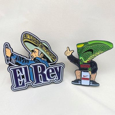 Un buen precio. Pinos de lapel de esmalte duro de color personalizado para reuniones de negocios y regalos promocionales en línea