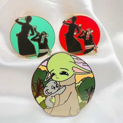 Dibujo animado Hard Custom Lapel Pins Soft Enamel Pin Impresión UV Logotipo Fabricante Anime lindo