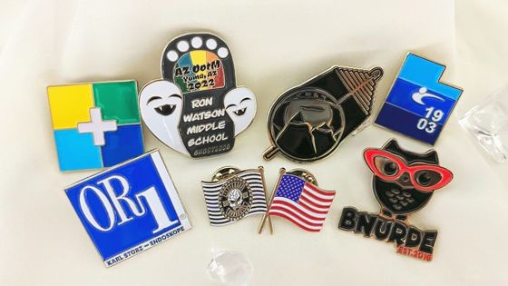 1.5mm - 2mm pines de rebanada personalizados con recubrimiento de oro pines de girador duros blandos para entretenimiento