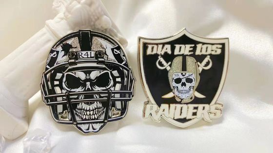 Cráneo Negro Pinos de lapila personalizados Ename Ropa de metal Pinos de 1.5 pulgadas - 2.5 pulgadas