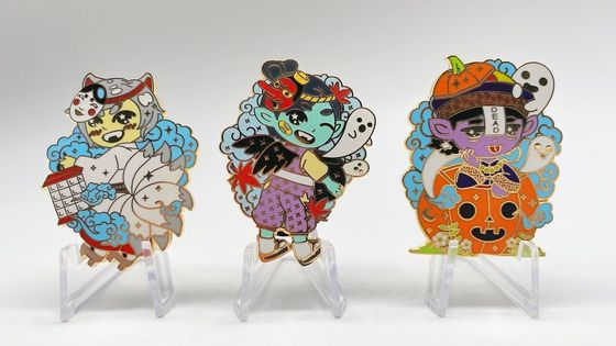 Un buen precio. Pinos de lapel de esmalte suave personalizados con material de aleación de zinc y opciones de diseño 2D / 3D en línea