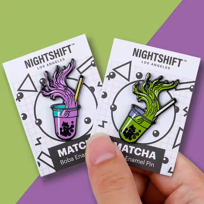 Un buen precio. Logotipo personalizado Pin de rebanada de aleación de zinc de esmalte duro para regalos promocionales y marca en línea