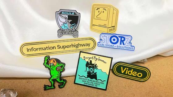 Metal 1,5 pulgadas de esmalte suave de las perillas de la lapel de la insignia de metal duro personalizado de las insignias de la perilla de metal