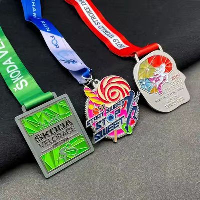 Medalla de cinta metálica de evento deportivo de carrera de esmalte suave de doble cara 2D personalizada