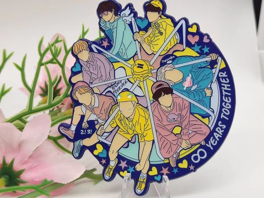 Pins de solapa personalizados: el accesorio perfecto en escuelas y empresas con insignias personalizadas
