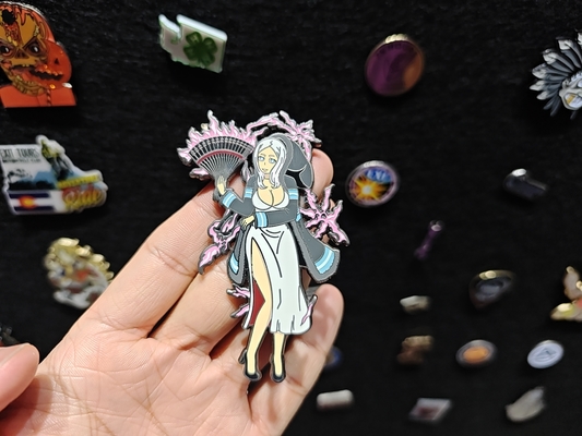 Pinos de rebanada personalizados para la identificación organizacional - Opciones de diseño 2D / 3D