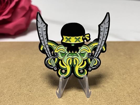 Un buen precio. Pins de solapa de esmalte suave personalizados con logotipo para fortalecer la identidad, difundir la cultura de la marca y el significado conmemorativo en línea