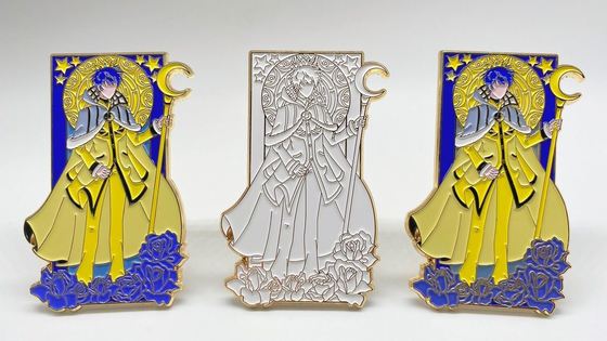 Pinos de lapel de esmalte suave personalizados con un grosor de 1.5 mm y pines de insignia de metal con logotipo personalizado