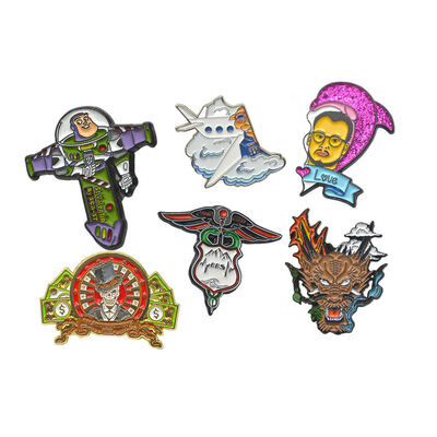 Un buen precio. Pins de solapa de diseño 2D/3D personalizados con tamaño y colores personalizados en línea