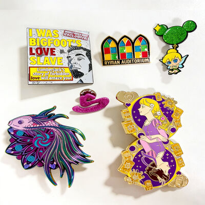 Un buen precio. Pín de rebanada de metal personalizado con logotipo personalizado colores brillantes y opciones de tamaño del cliente en línea