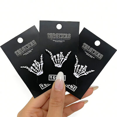 Haga su propio alfiler de esmalte brillante con acabado suave o duro, impresión UV y diseño de dibujos animados adorables.