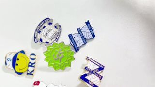 Pines esmaltados personalizados para su marca